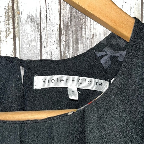 Violet + Claire Black Floral Sleeveless Blouse - Picture 4 of 4